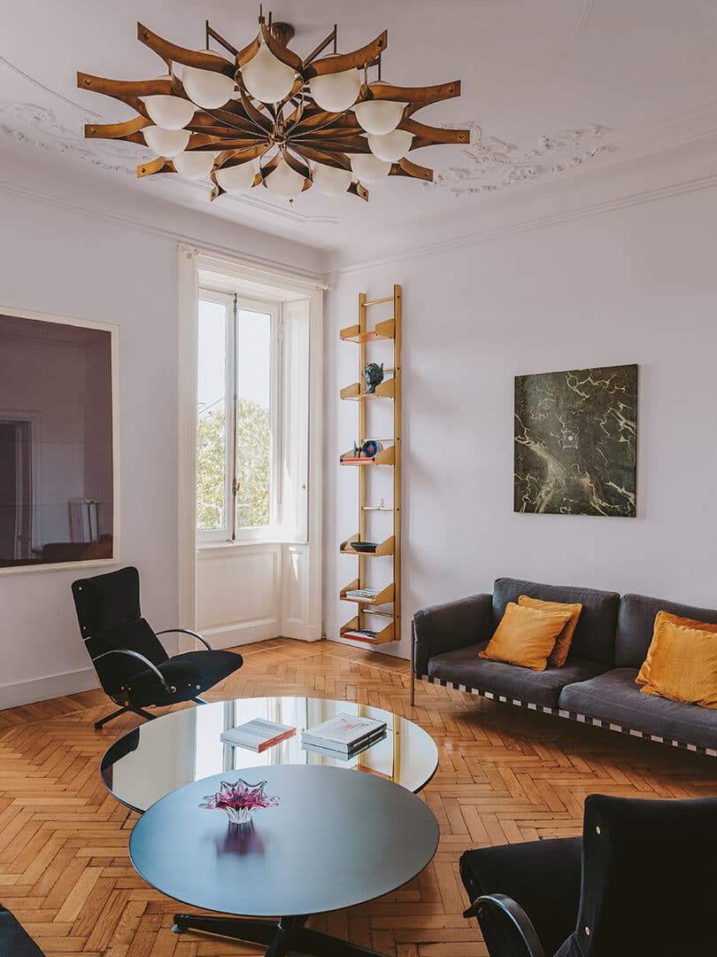 Pareti e soffitto: Absolute KK 137, Finestre: Microresina KK 134