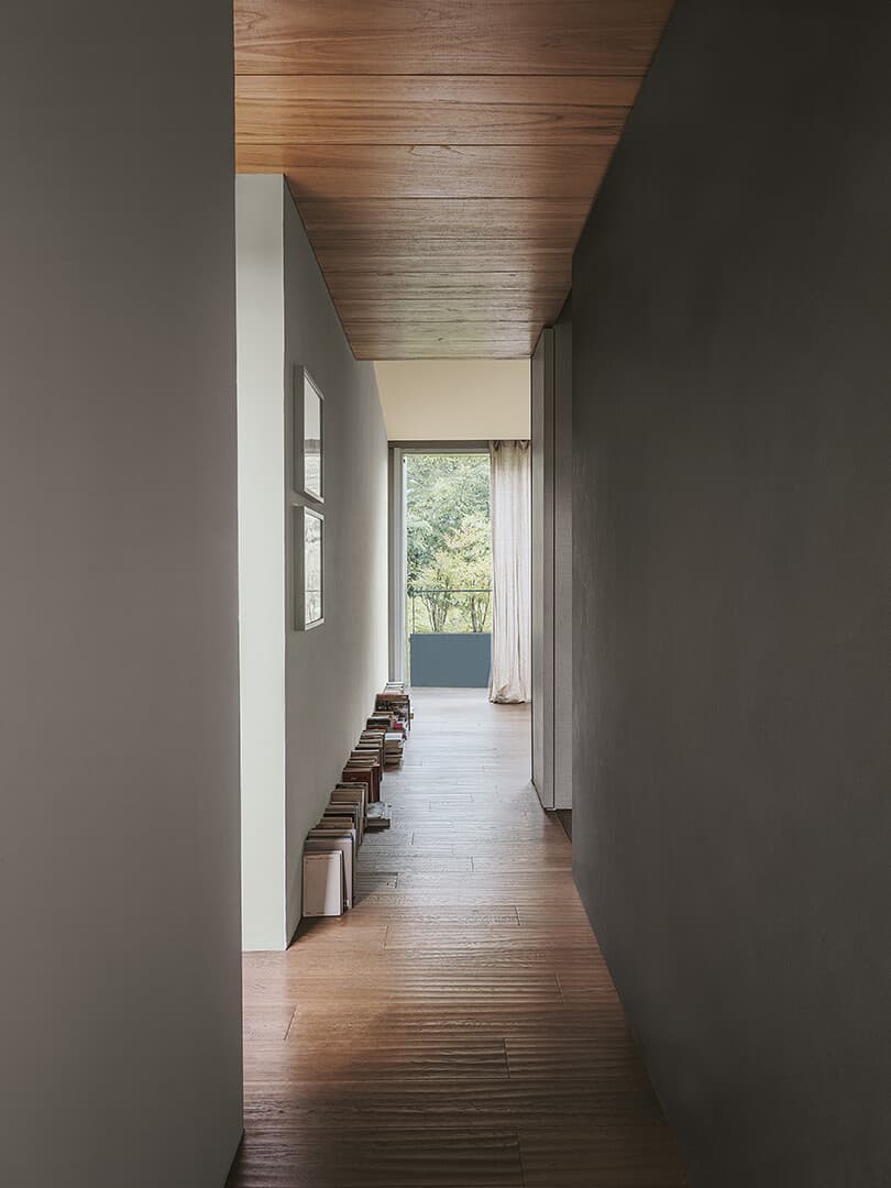 Soffitto: Absolute KK 63, Parete destra: Patina Living KK 71, Parete sinistra: Absolute KK 67