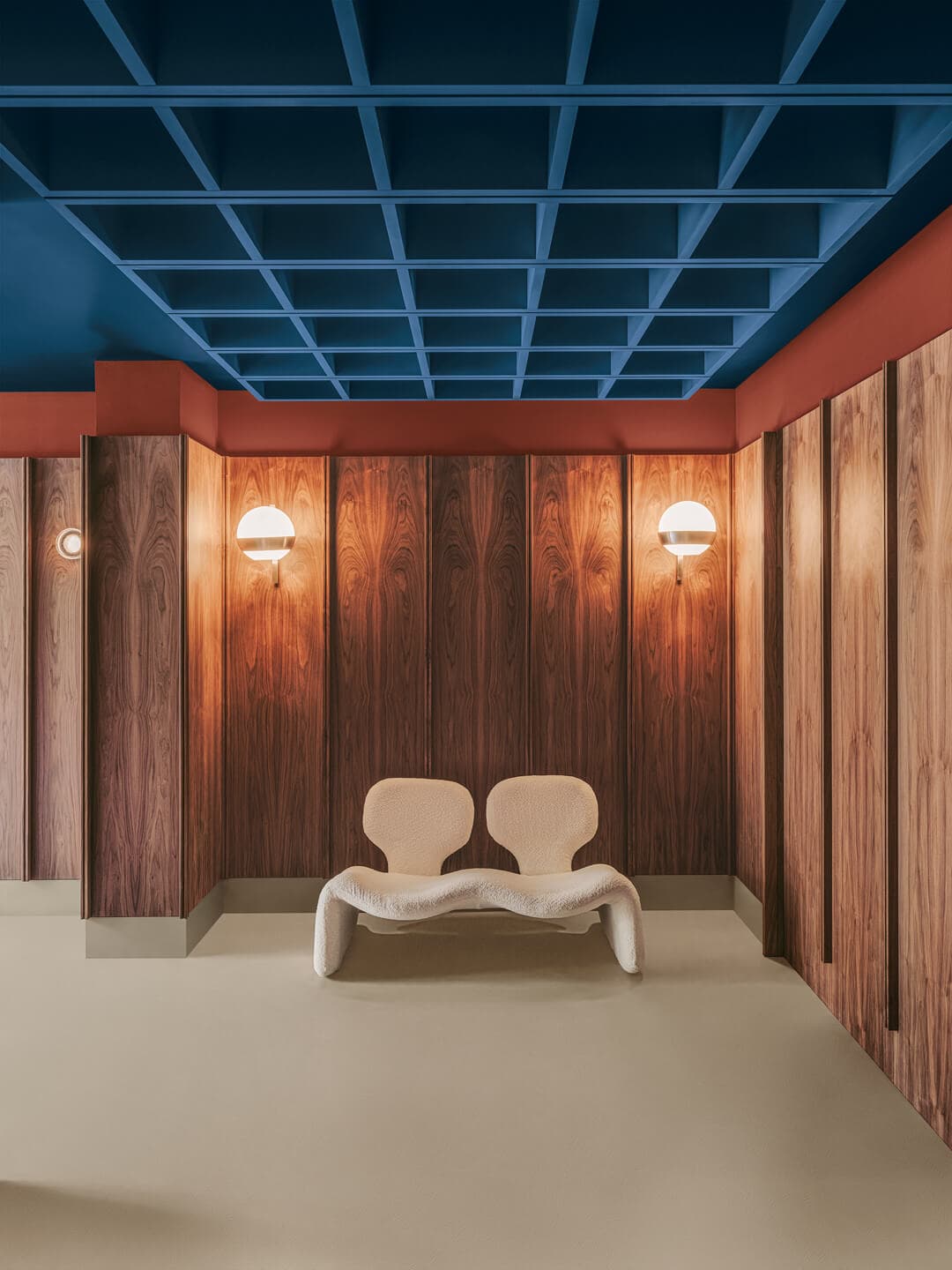 Soffitto: Decor KK 31, Pavimento: Cementoresina KK 110