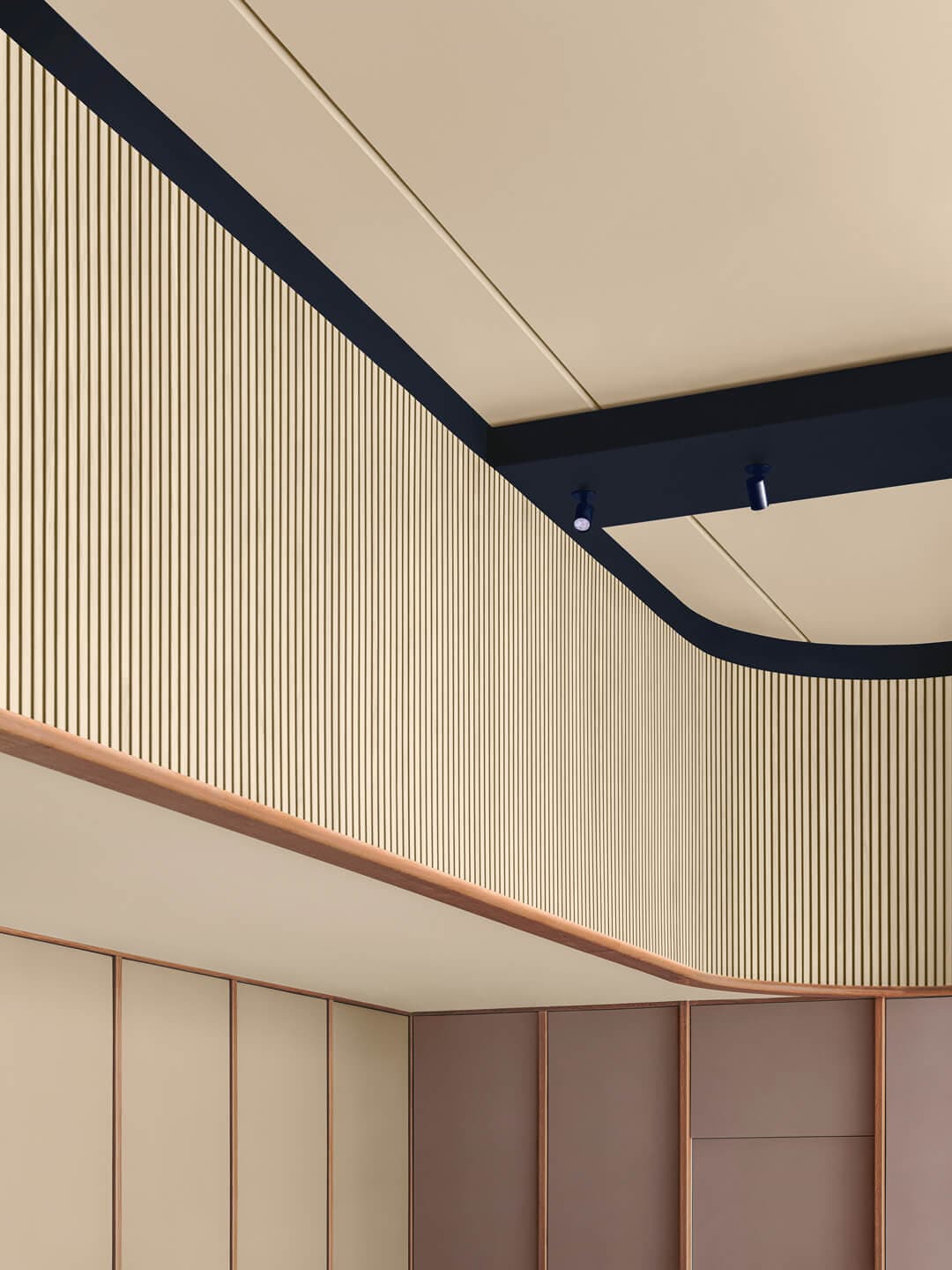 Soffitto: Decor KK 107, Travi: Mciroresina KK 42, Rivestimento listelli: Microresina KK 107