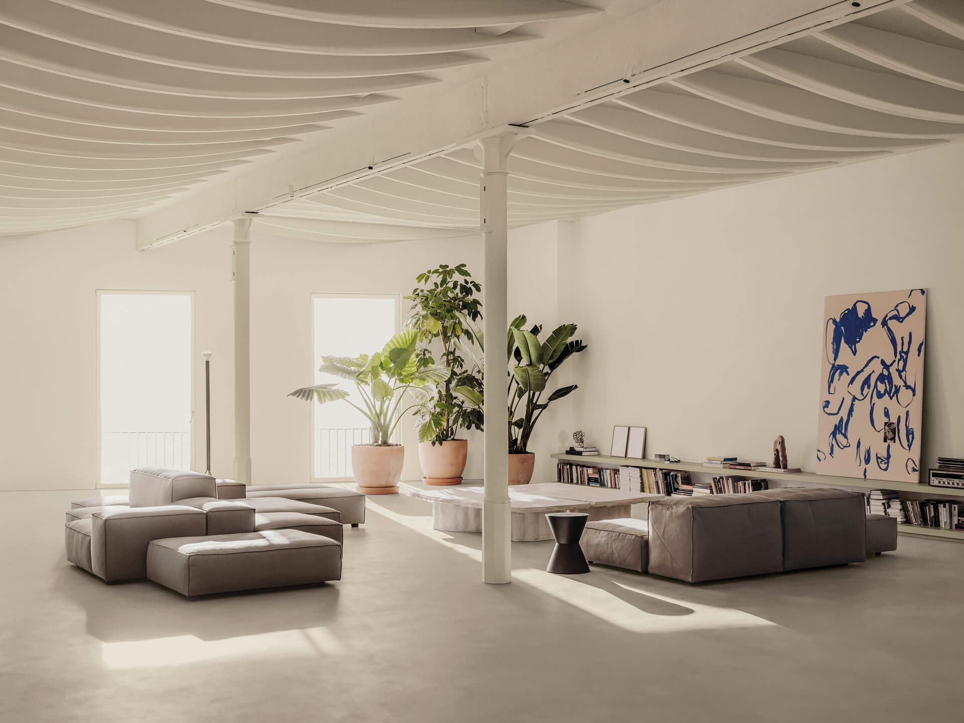 Soffitto: Decor KK 77, Pareti: Decor KK 76, Pavimento: Cementoresina KK 79