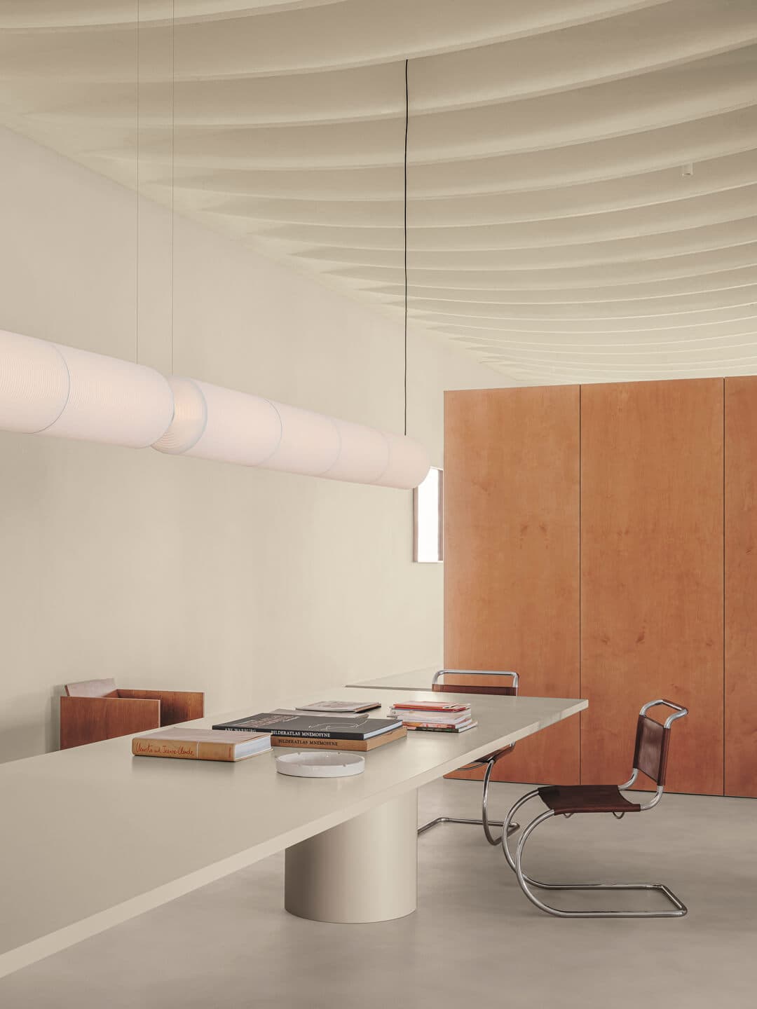 Soffitto: Decor KK 77, Pareti: Decor KK 76, Pavimento: Cementoresina KK 79